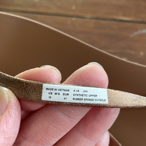 Reef light brown sandals (sz 10) - Picture 4 of 10